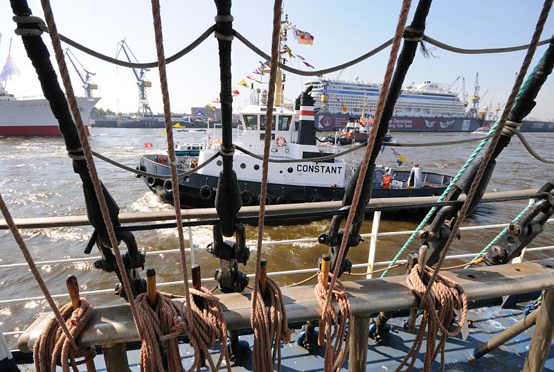 3700_2809 Takelage eines Segelschiffs - aufgeschossen Taue, Schiffleinen. | Hafengeburtstag Hamburg - groesstes Hafenfest der Welt